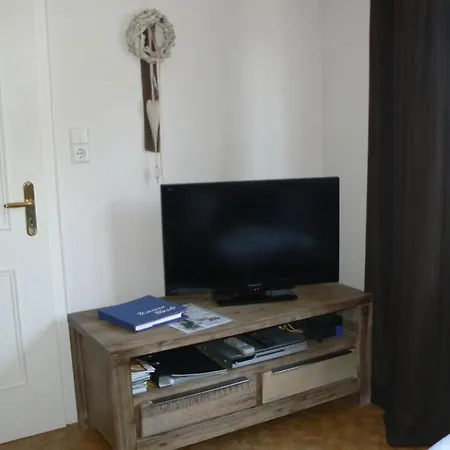 Holiday Goeddens 1 *
