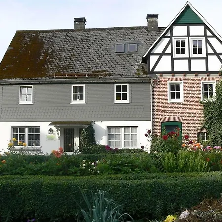 Holiday Goeddens 1 *